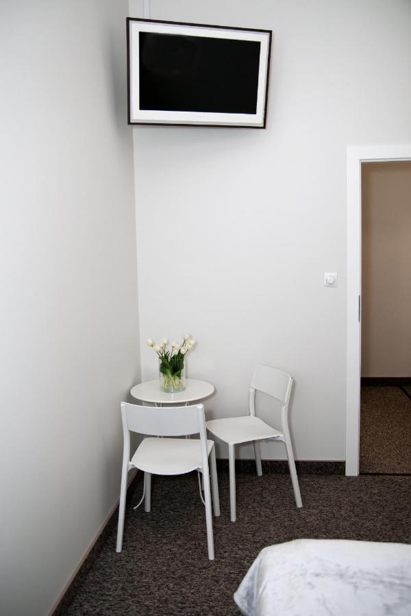 Rodmos Hostel Lublin Eksteriør billede